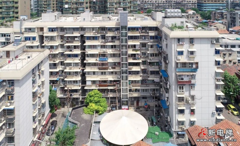 老舊小區(qū)地面公共空間有限，巧用天臺(tái)一部電梯4個(gè)單元共享